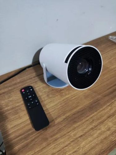 4K Android 11 Portable Projector – HY300 Smart Home Theater & Outdoor Cinema photo review