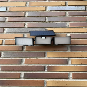 Three-sided solar light with motion sensor | SENSBEAM photo review
