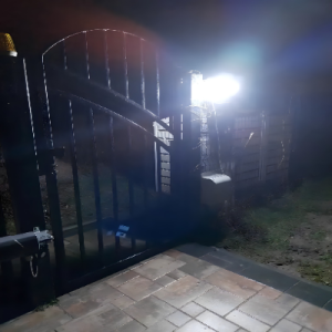 Three-sided solar light with motion sensor | SENSBEAM photo review