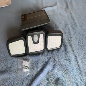 Three-sided solar light with motion sensor | SENSBEAM photo review